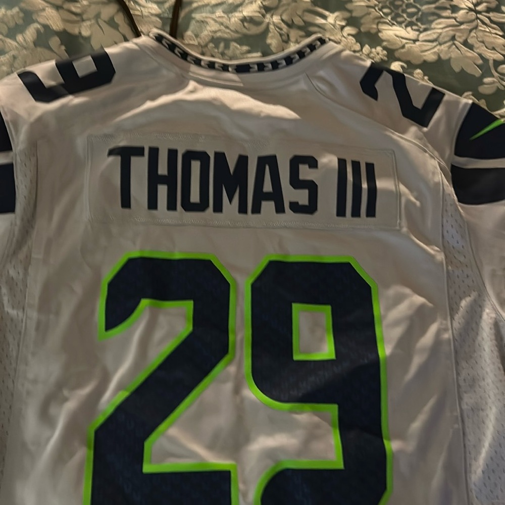 Used EarlThomas jersey